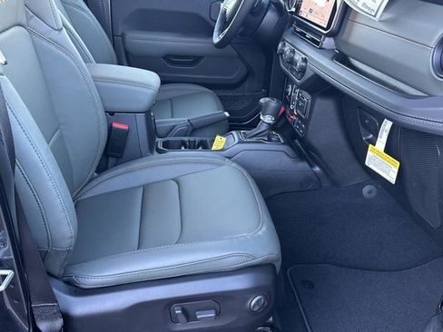 New 2026 Jeep Gladiator Mojave image 13