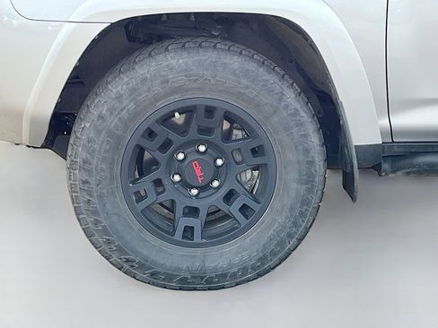Used 2024 Toyota 4Runner TRD Off-Road Premium w/ Moonroof Package AWD/4WD image 30