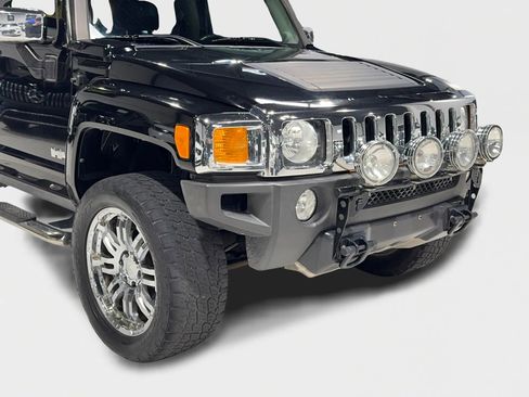 Used 2010 HUMMER H3 image 3