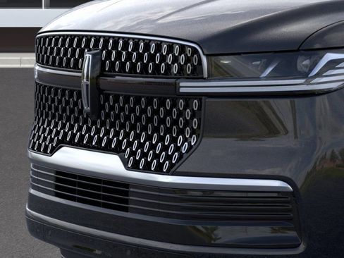 New 2025 Lincoln Navigator L Reserve AWD/4WD image 18