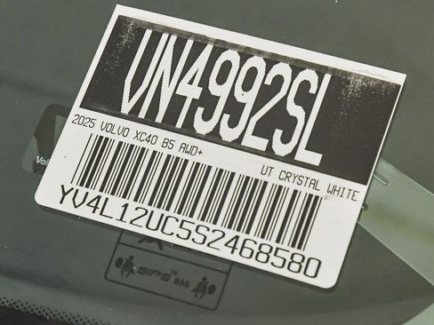 Certified 2025 Volvo XC40 B5 Plus w/ Climate Package image 30