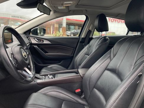 Used 2018 MAZDA MAZDA3 Touring FWD image 8