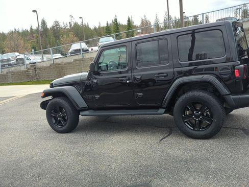 Used 2021 Jeep Wrangler Unlimited Sahara AWD/4WD image 4