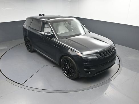 Used 2025 Land Rover Range Rover Sport SE AWD/4WD image 37