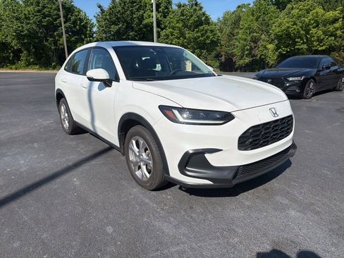 Used 2023 Honda HR-V LX image 3