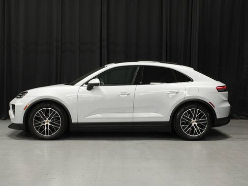 Certified 2025 Porsche Macan Electric RWD image 15