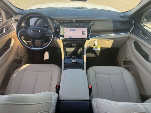 New 2026 Jeep Grand Cherokee Limited RWD image 25