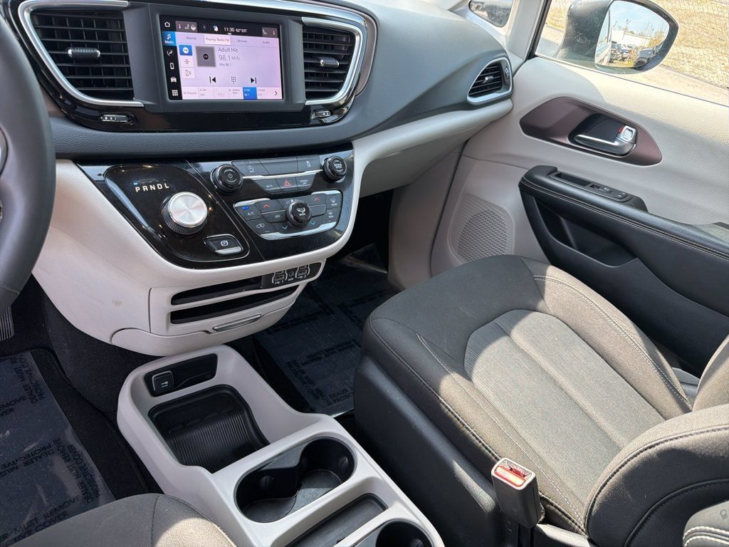 Used 2023 Chrysler Voyager LX FWD image 18