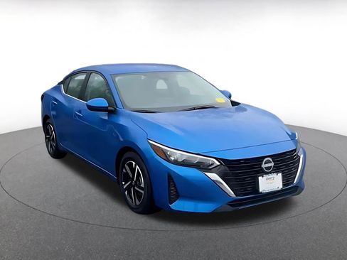 Used 2025 Nissan Sentra SV image 3
