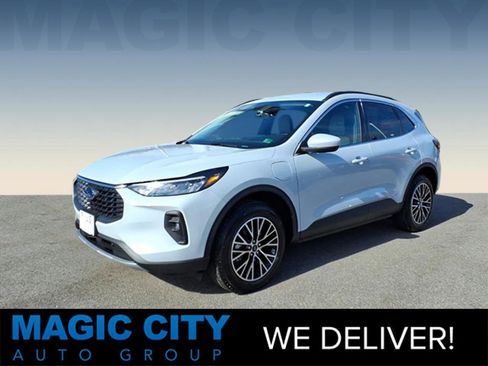 Used 2025 Ford Escape SE image 1