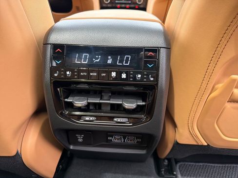 Used 2025 Jeep Grand Cherokee Summit image 55