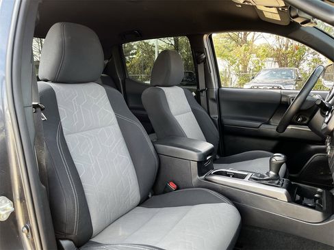 Used 2020 Toyota Tacoma TRD Sport image 24