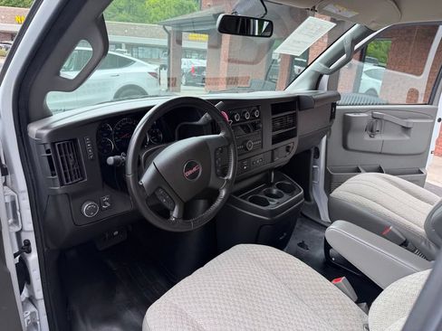 Used 2023 GMC Savana 3500 LS RWD image 9