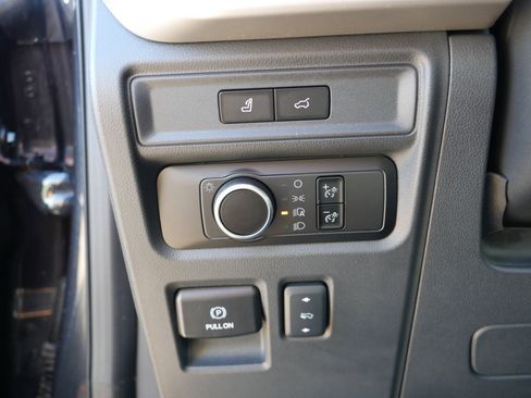 Certified 2024 Ford Expedition XLT image 17