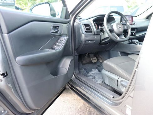 Used 2024 Nissan Rogue S AWD/4WD image 10