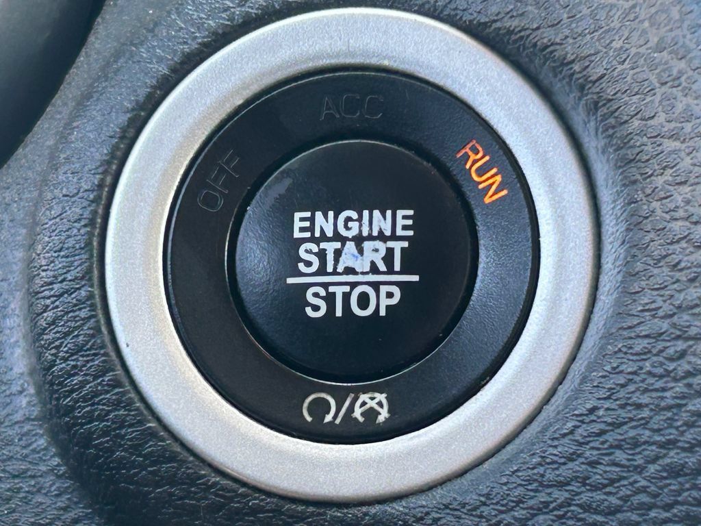 Used 2018 Dodge Journey SXT w/ Connectivity Group FWD image 15
