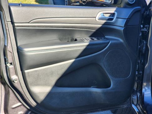 Certified 2021 Jeep Grand Cherokee Laredo X image 31