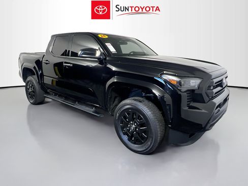 Used 2025 Toyota Tacoma SR image 1
