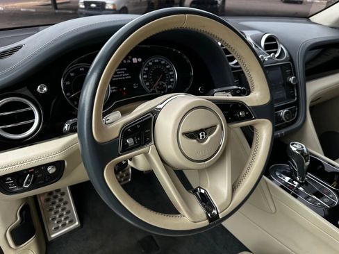 Used 2017 Bentley Bentayga AWD/4WD image 14