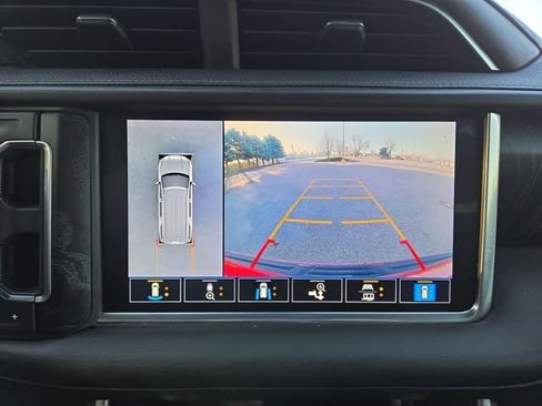 Used 2021 GMC Yukon XL Denali w/ Denali Premium Package image 28