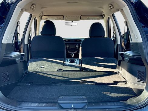 Used 2017 Nissan Rogue SV w/ Midnight Edition image 7