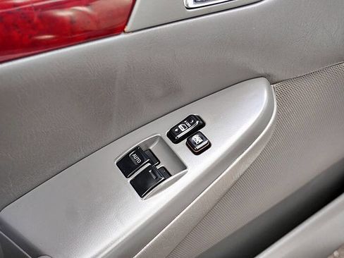 Used 2005 Toyota Solara SLE image 20