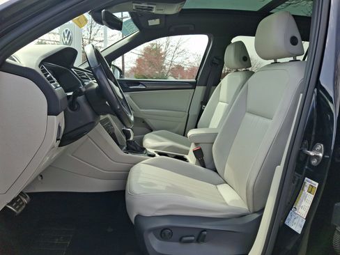 Certified 2022 Volkswagen Tiguan SE R-Line image 14