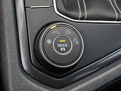 Certified 2022 Volkswagen Tiguan SE AWD/4WD image 24