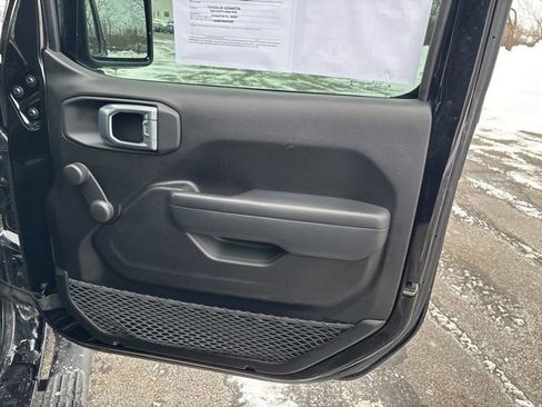 Used 2022 Jeep Wrangler Unlimited Sport image 11