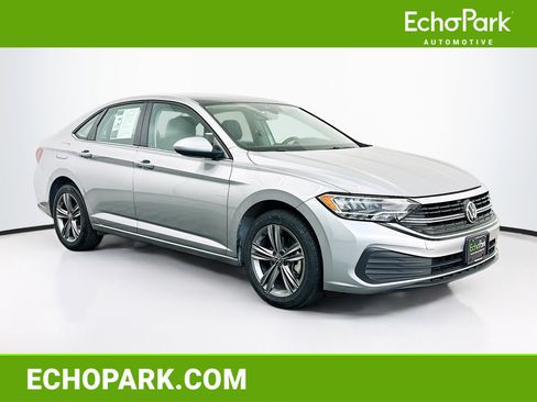 Used 2024 Volkswagen Jetta SE image 1