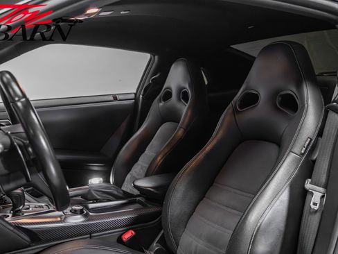 Used 2018 Nissan GT-R Premium image 25