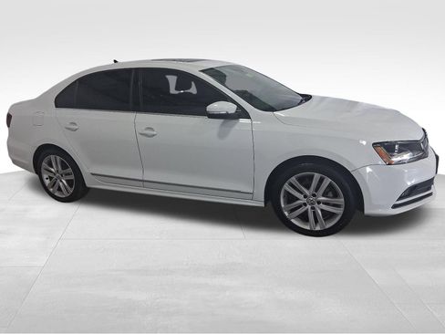 Used 2018 Volkswagen Jetta SEL FWD image 3