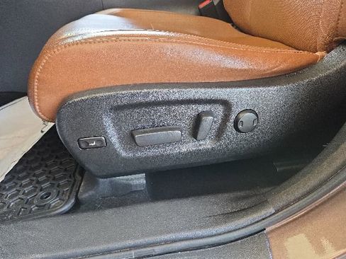 Used 2017 Toyota Highlander Limited AWD/4WD image 43