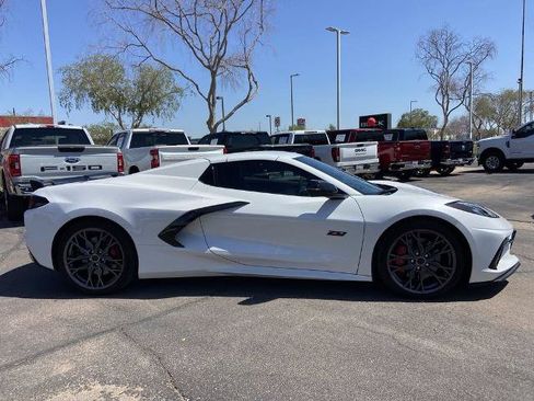 Used 2023 Chevrolet Corvette Stingray Premium Conv w/ Z51 Performance Package RWD image 2