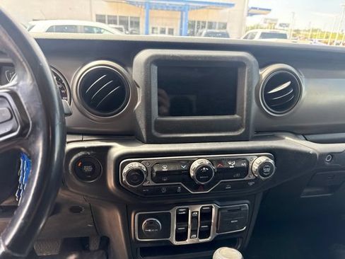 Used 2022 Jeep Gladiator Sport AWD/4WD image 14
