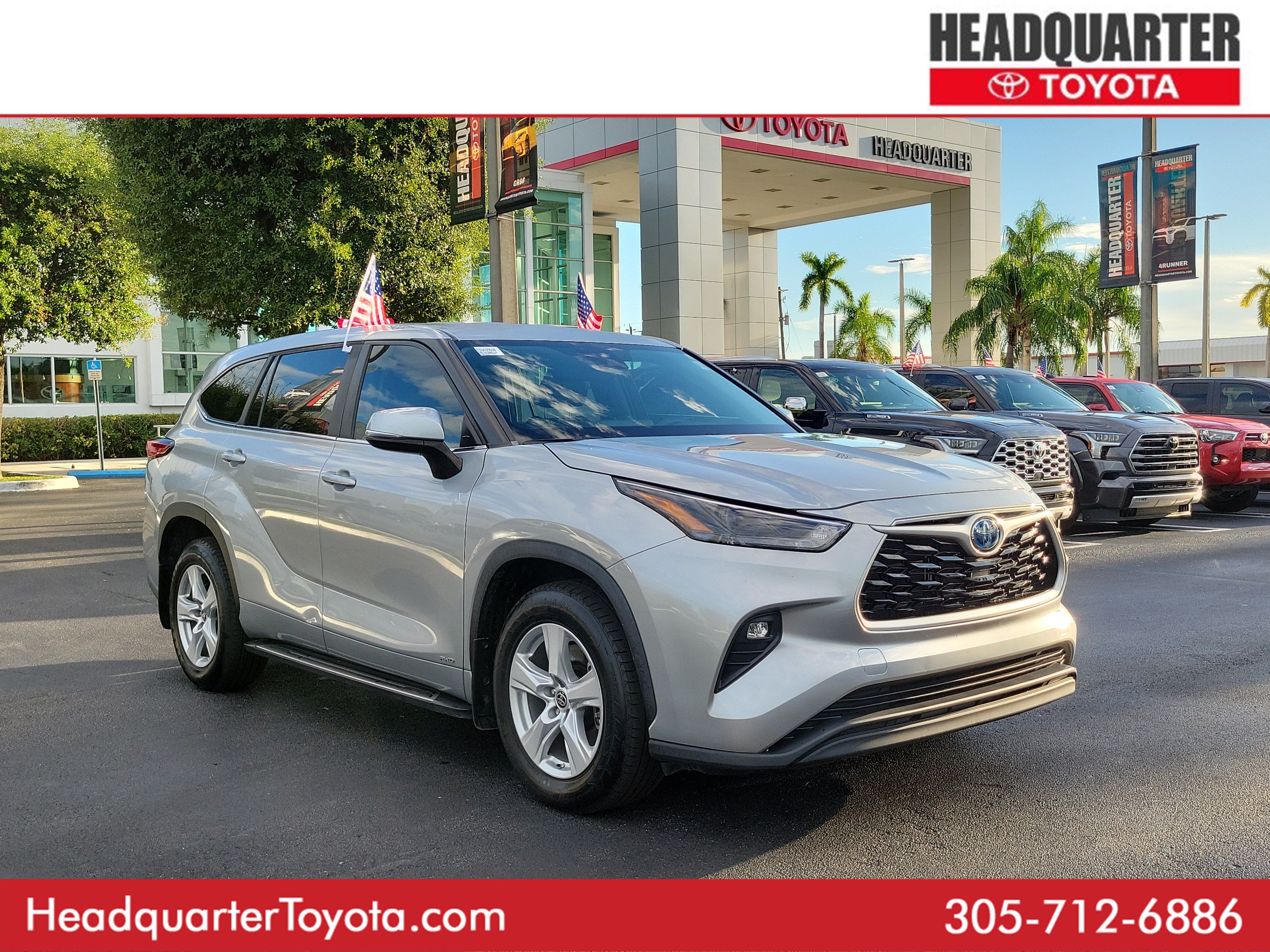 Used 2023 Toyota Highlander LE AWD/4WD image 1