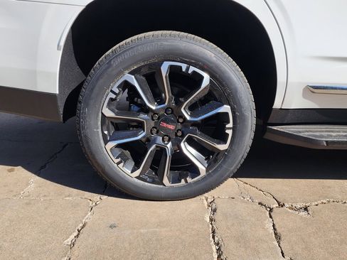 New 2026 GMC Yukon Elevation image 57