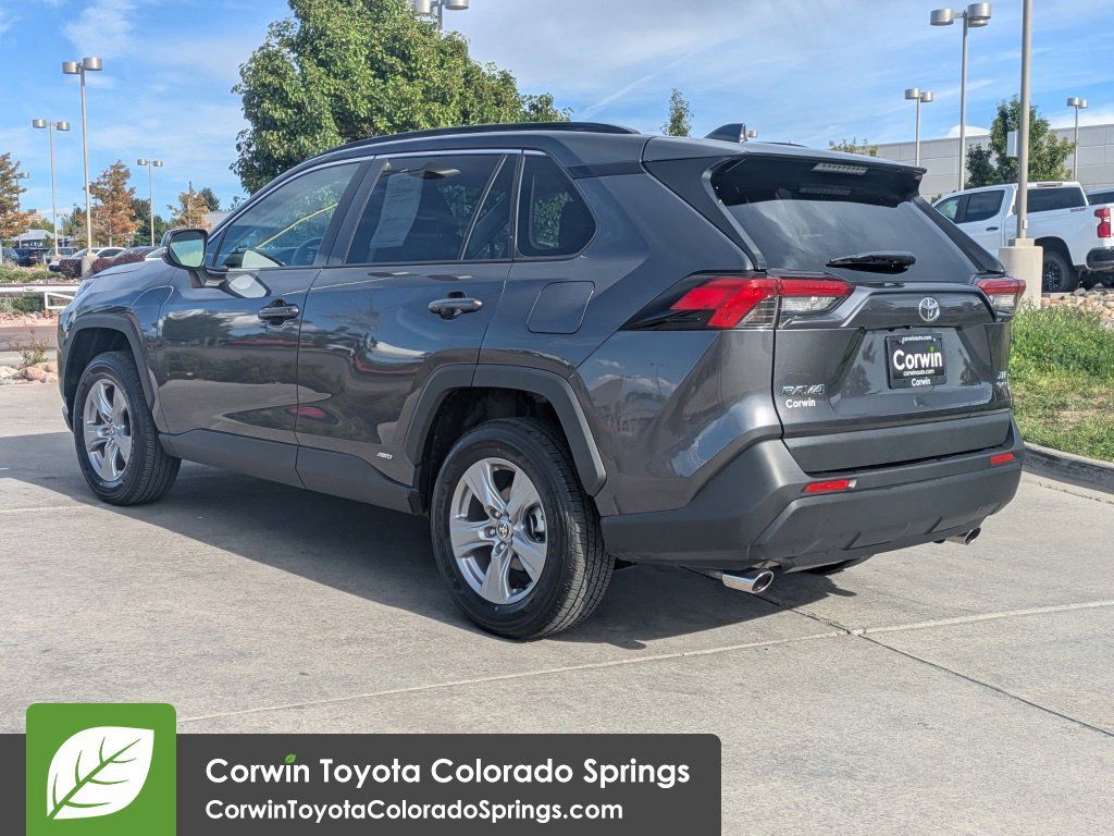 Used 2025 Toyota RAV4 XLE AWD/4WD image 4