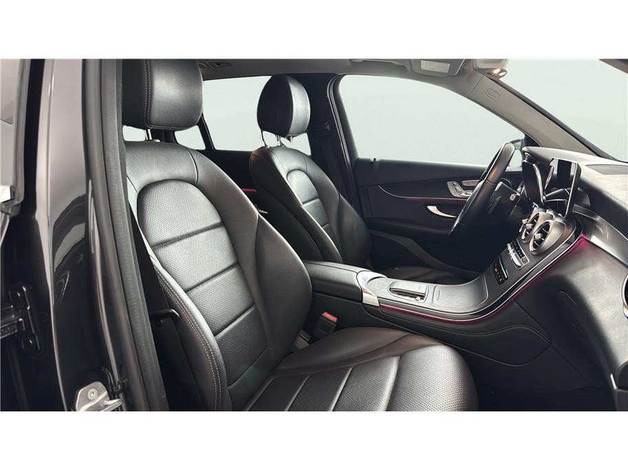 Used 2020 Mercedes-Benz GLC 300 image 21