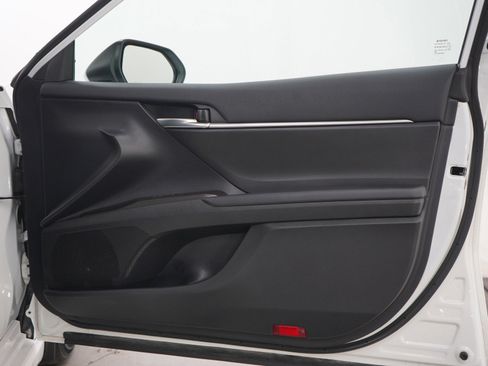 Used 2024 Toyota Camry SE image 9