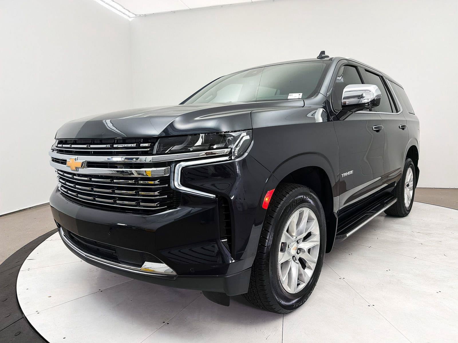 Used 2024 Chevrolet Tahoe Premier AWD/4WD image 2