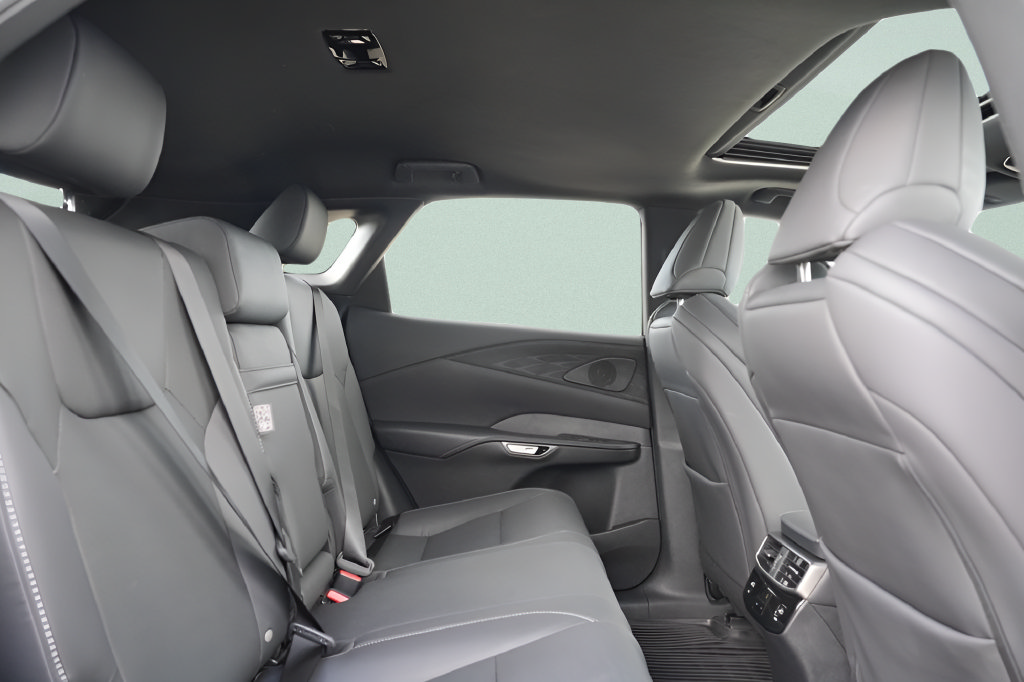 Used 2023 Lexus RX 350 F Sport w/ Accessory Package AWD/4WD image 18