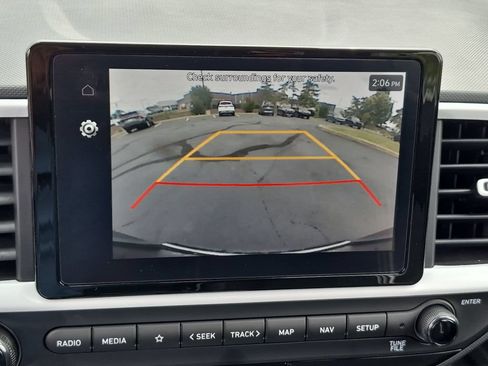 Used 2024 Hyundai Venue Limited FWD image 16