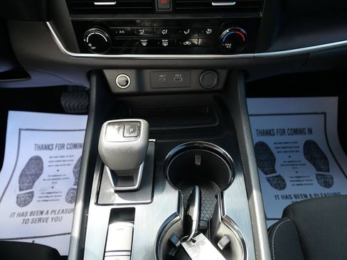Used 2023 Nissan Rogue S AWD/4WD image 13