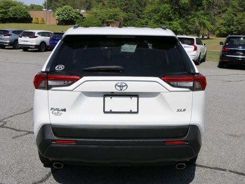 Used 2019 Toyota RAV4 XLE Premium FWD image 4