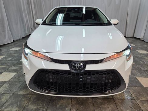 Used 2021 Toyota Corolla LE FWD image 3
