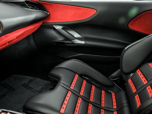 Used 2022 Ferrari SF90 Spider image 46