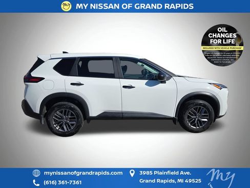 Used 2023 Nissan Rogue S AWD/4WD image 9