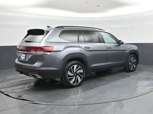 Used 2024 Volkswagen Atlas SE AWD/4WD image 4