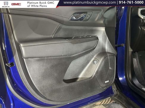 Used 2023 GMC Acadia SLT w/ Elevation Edition image 27